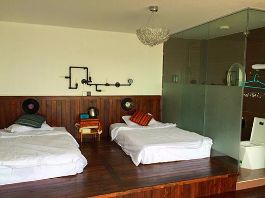 502（一米二双床木质天台海景房）