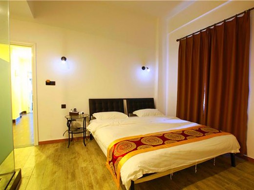 102（一米八大床房）