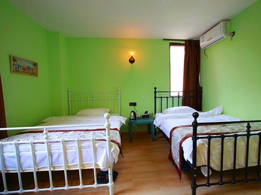 306（一米二双床房)