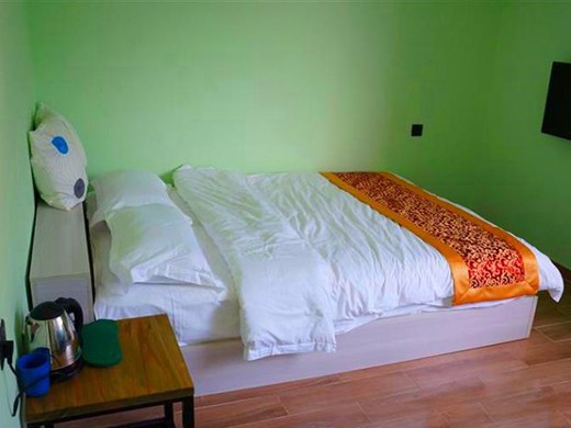 305（一米五大床房）