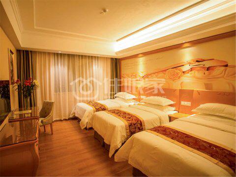 四会市大旺维也纳酒店-豪华三人房