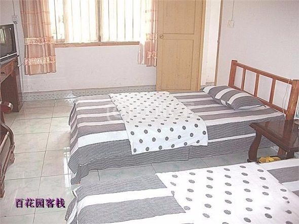*凤凰临江客栈 凤凰住宿 百花园客客栈 家庭四人房