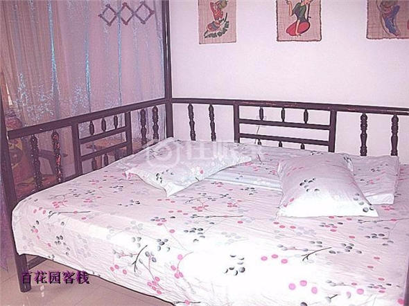 *凤凰临江客栈 凤凰住宿 百花园客栈 情惆大床房/古床