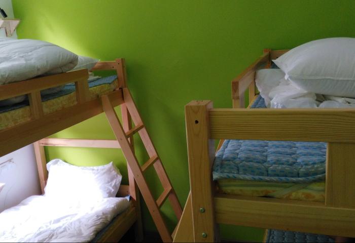 女生4人间床位（公卫）