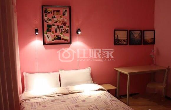 精装公寓配备超大双人床，电视、空调和