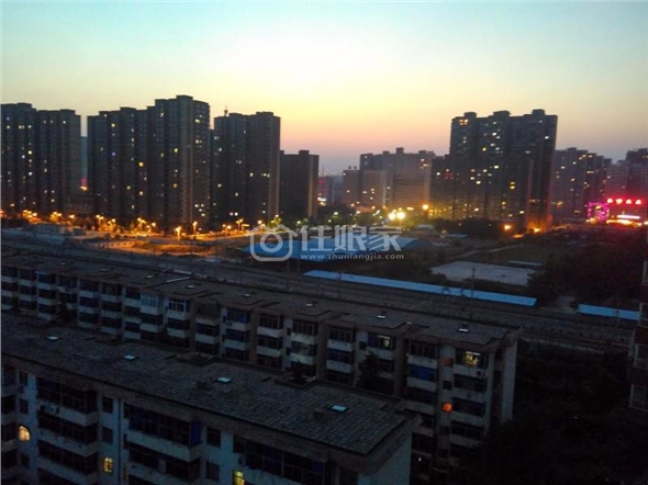 精装修高层全木地板豪华三室家电齐全