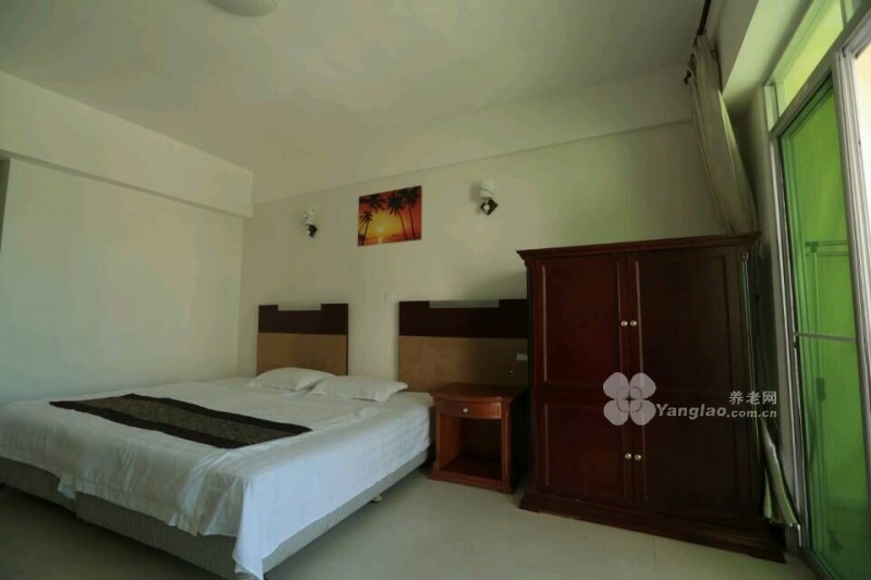 
              三亚月亮湾海景度假公寓                            